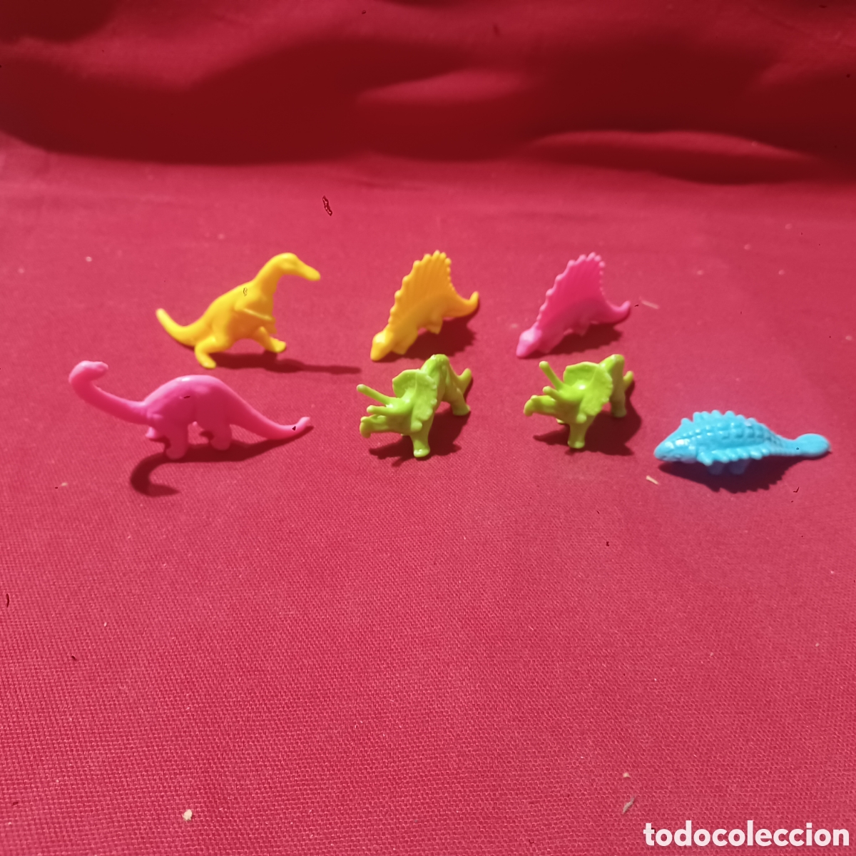 Figuras de goma y PVC: Lote 7 Dinosaurios dunkin - Foto 1