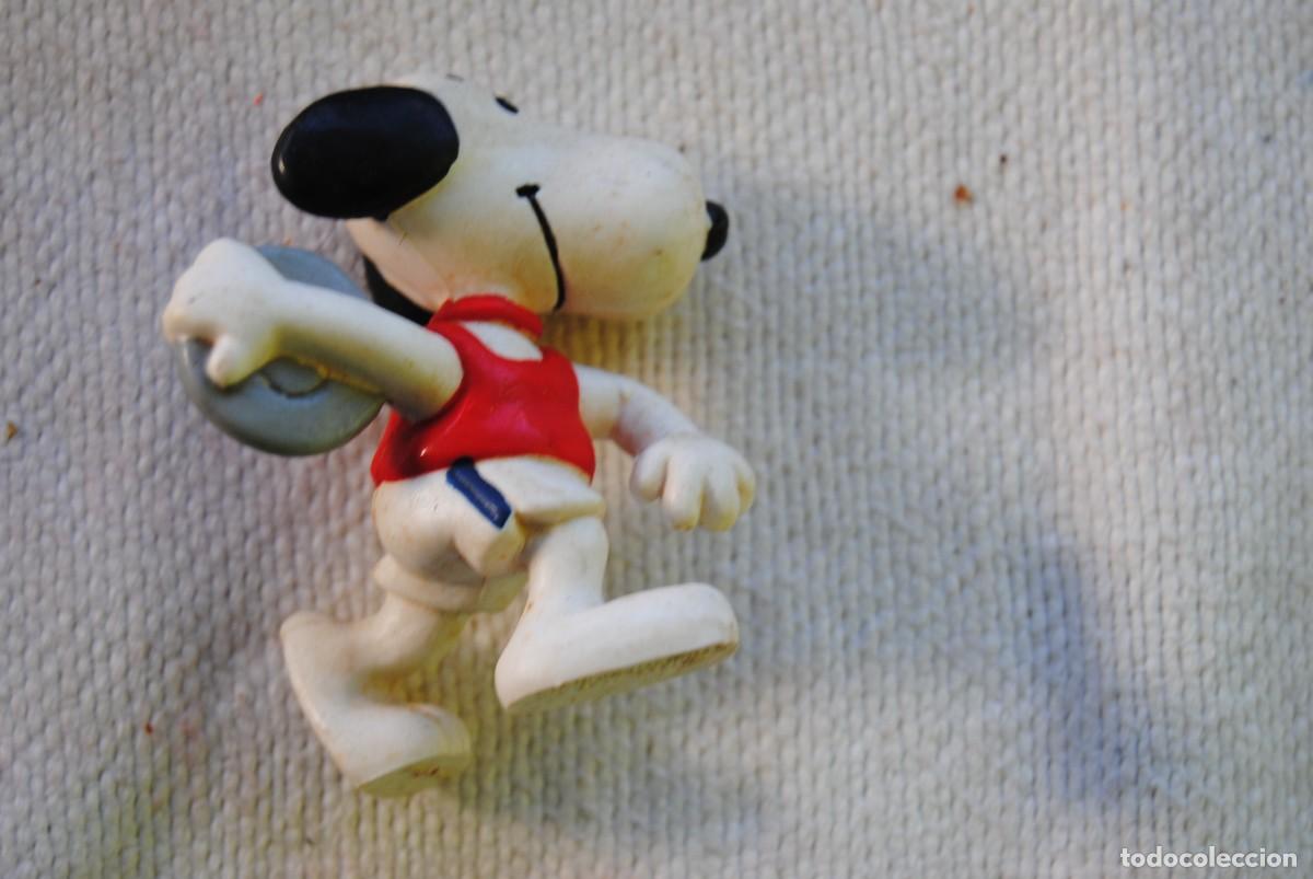 Figuras de goma y PVC: Figura snoopy, atleta disco - Foto 1