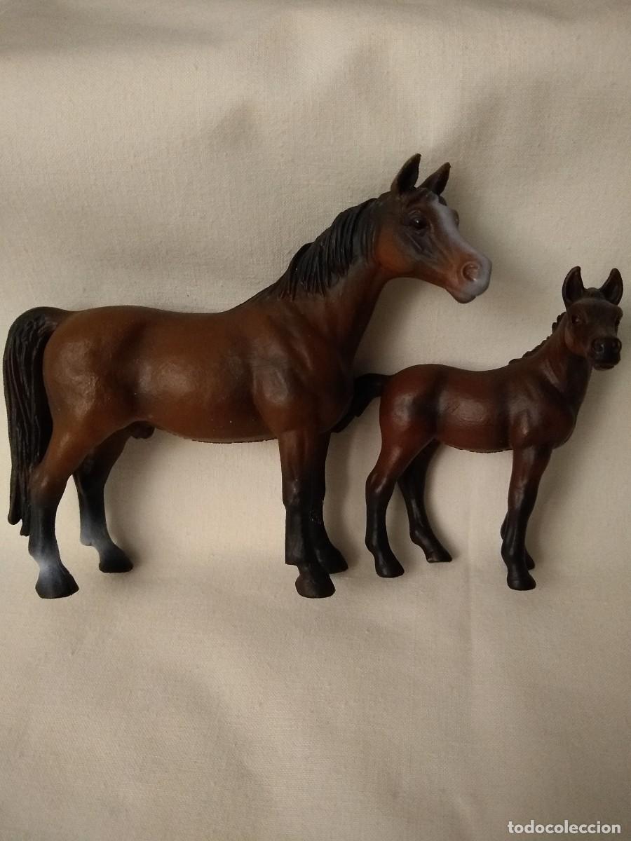Figuras de goma y PVC: Caballo y potro. Marca Schleich - Foto 1