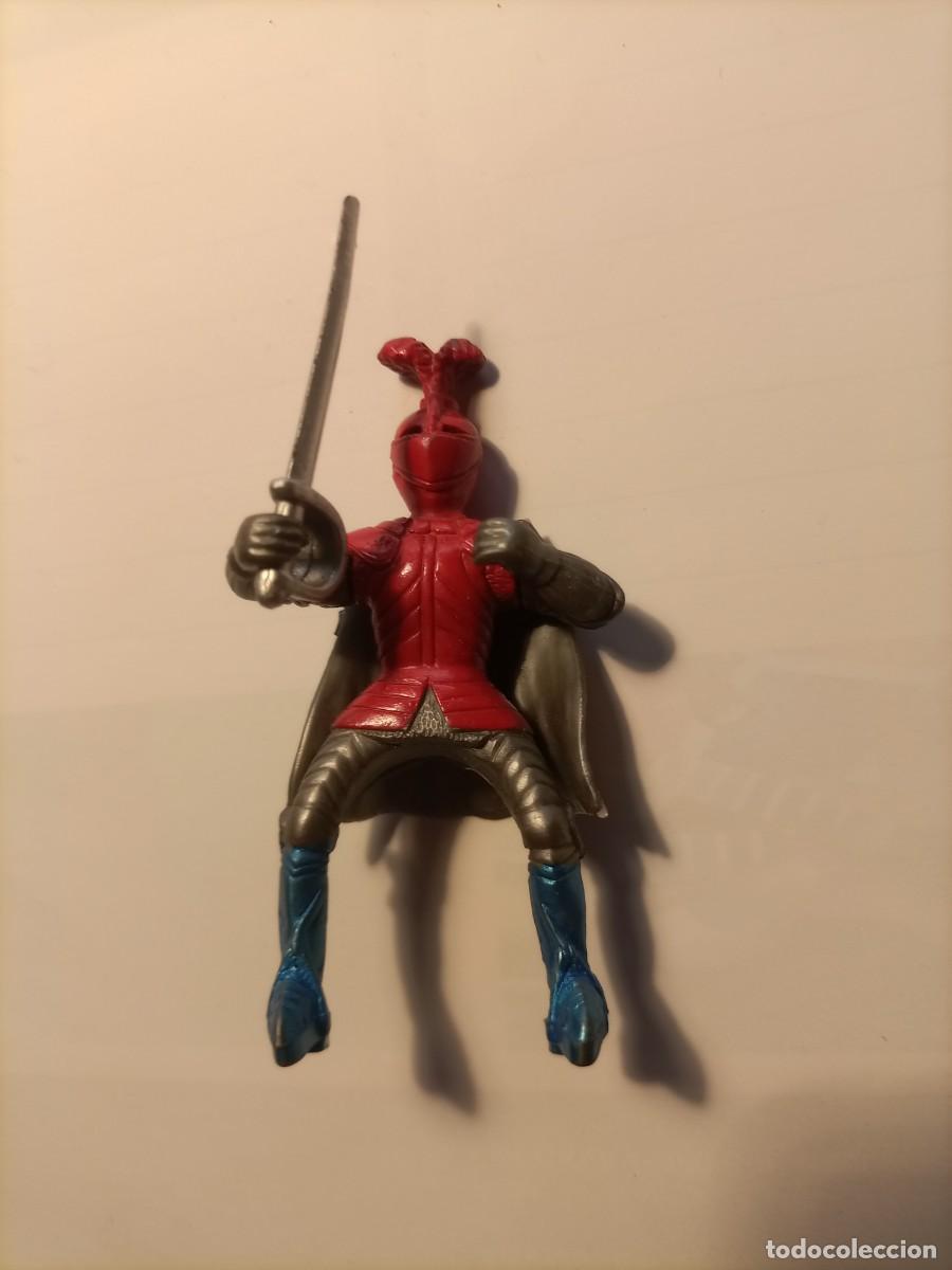 Figuras de goma y PVC: Mu&ntilde;eco guerrero con capa y espada caballero - Foto 1