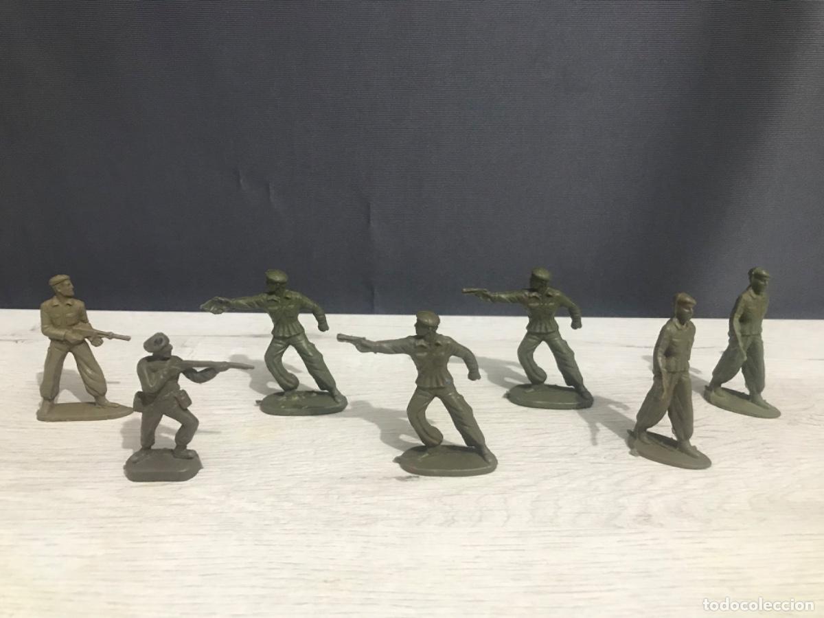 Figurines en Caoutchouc et PVC: Lote de 7 soldados realizados en plastico