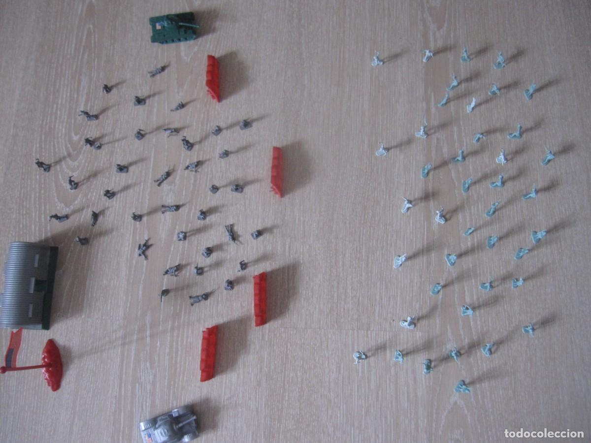 Figuras de goma y PVC: SOLDADITOS, DOS EJERCITOS, TANQUES - Foto 1