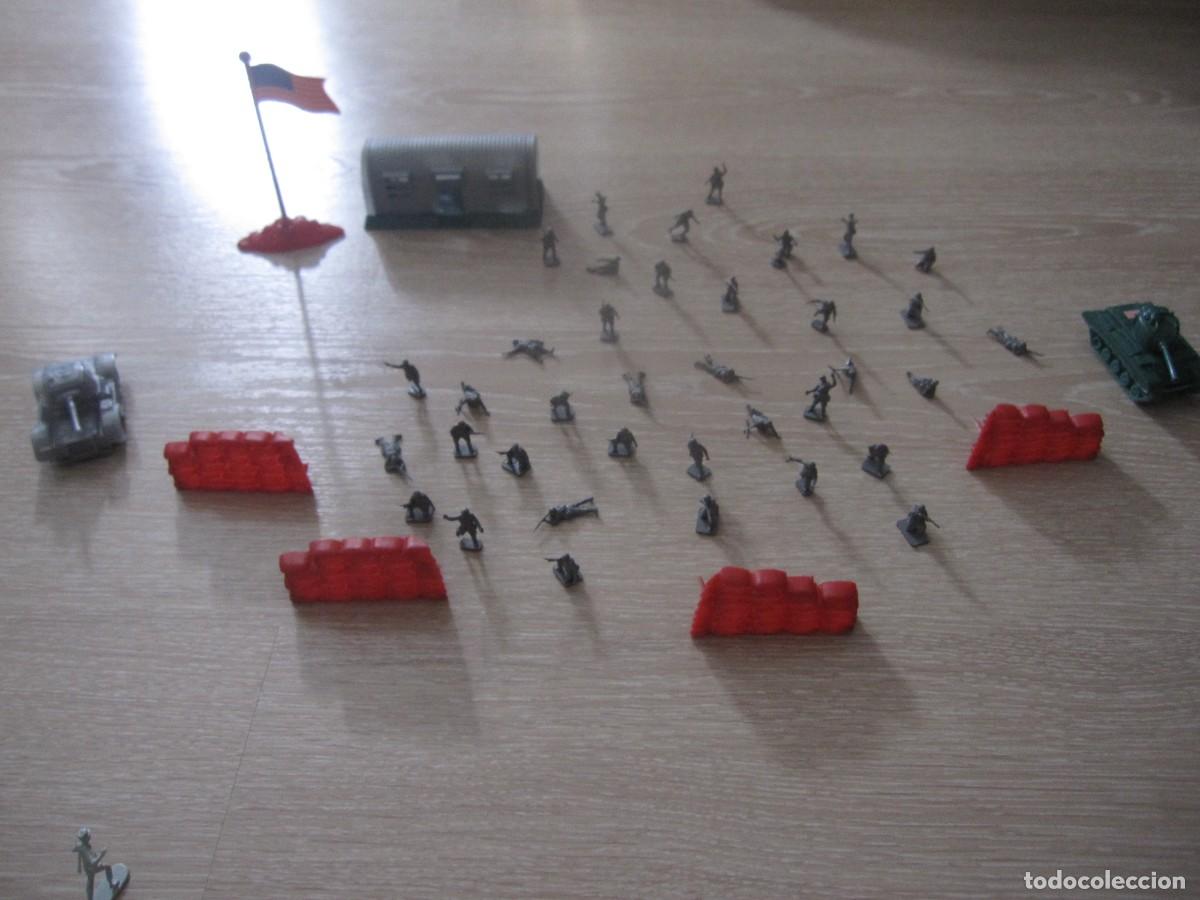 Figuras de goma y PVC: SOLDADITOS, DOS EJERCITOS, TANQUES - Foto 2