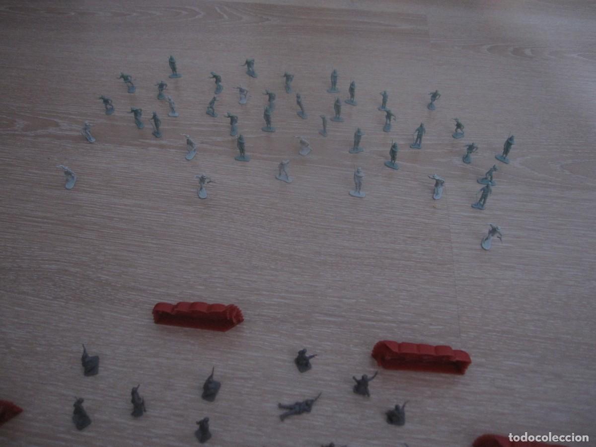 Figuras de goma y PVC: SOLDADITOS, DOS EJERCITOS, TANQUES - Foto 3