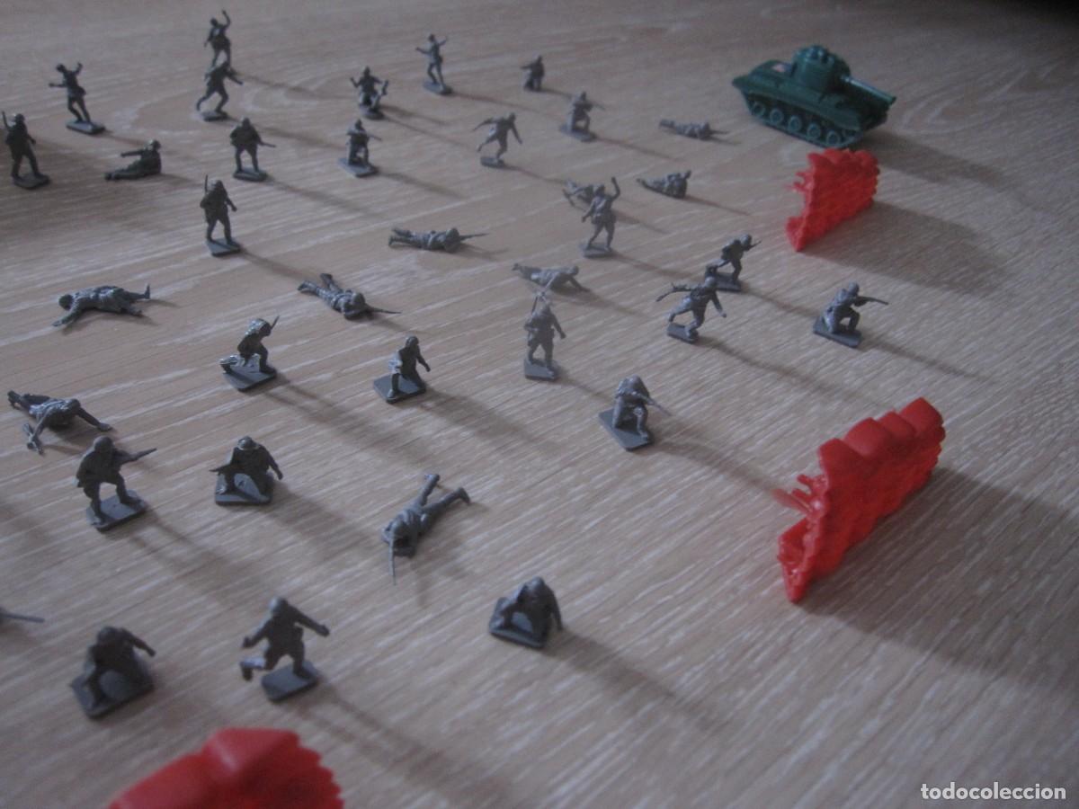 Figuras de goma y PVC: SOLDADITOS, DOS EJERCITOS, TANQUES - Foto 5