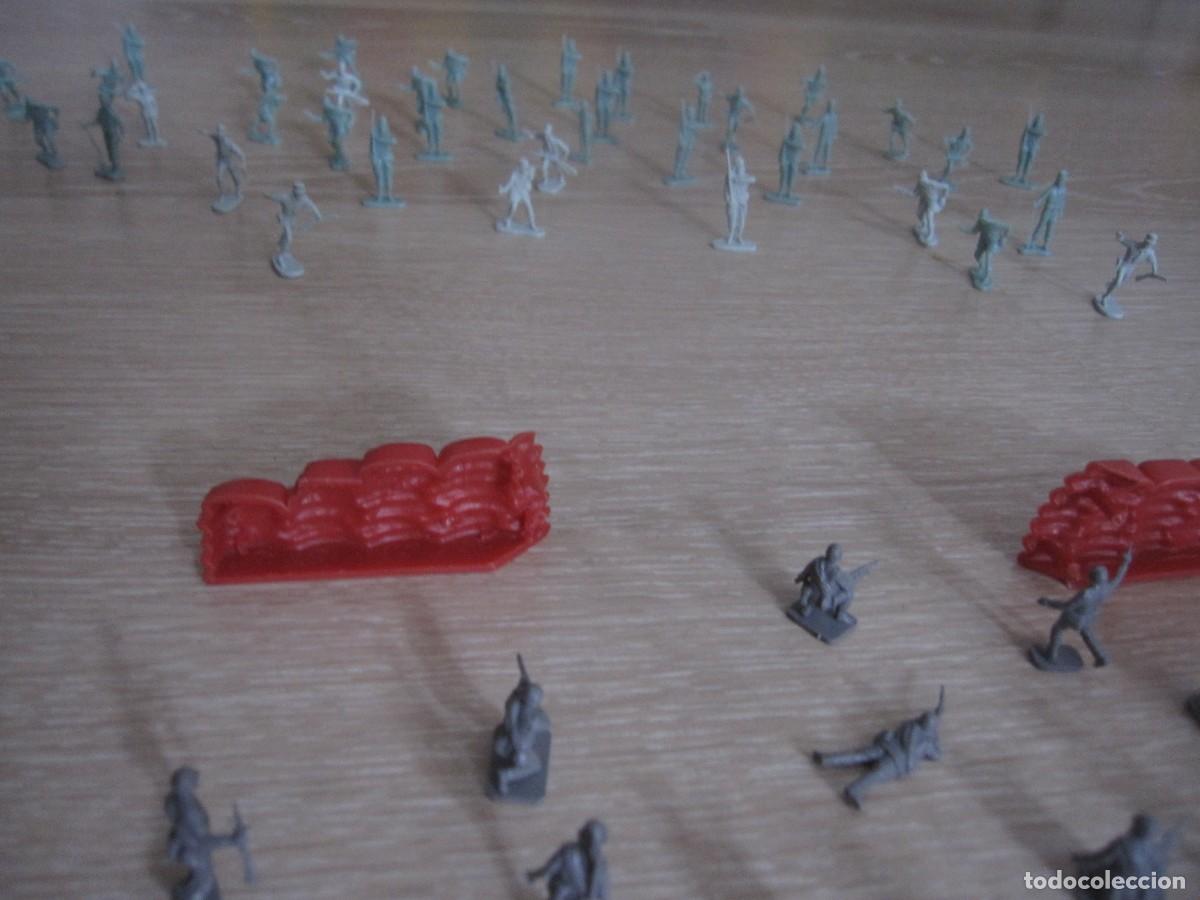 Figuras de goma y PVC: SOLDADITOS, DOS EJERCITOS, TANQUES - Foto 7