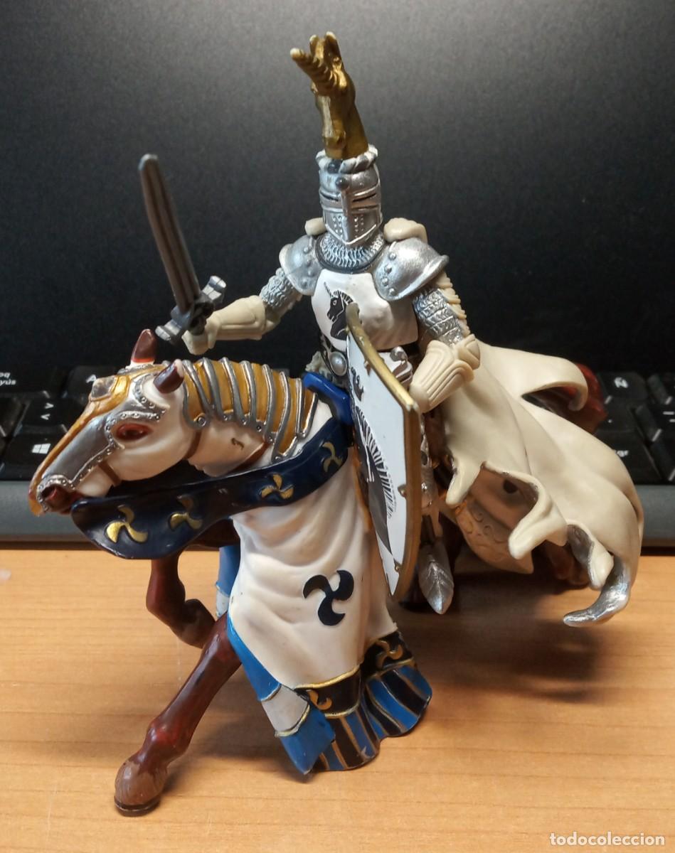 Rubber and PVC Figures: Figura soldado caballero medieval con su caballo - Firmado Papo 2006