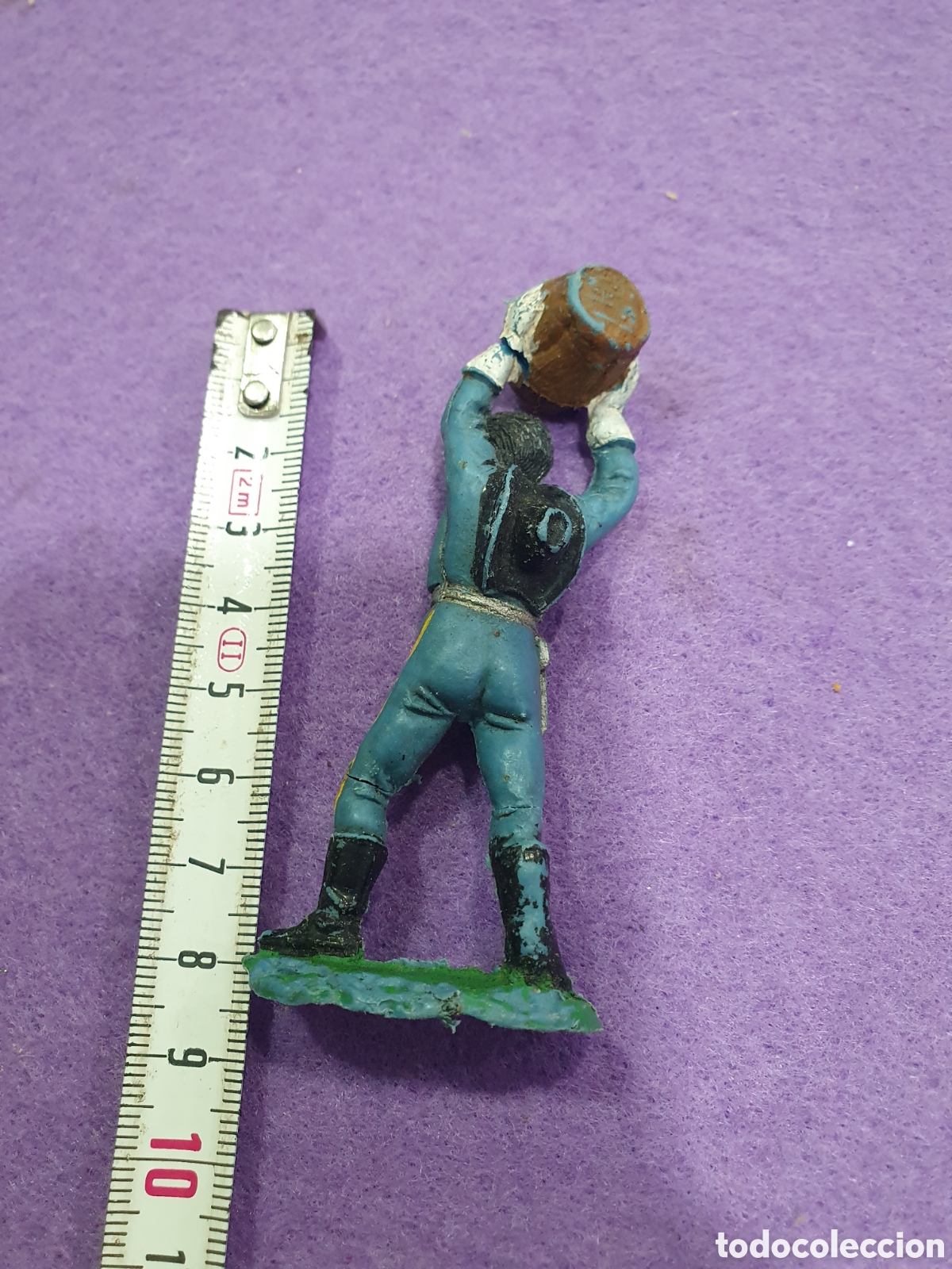 Figuras de goma y PVC: Soldado con barril. Comansi. (L85) - Foto 2