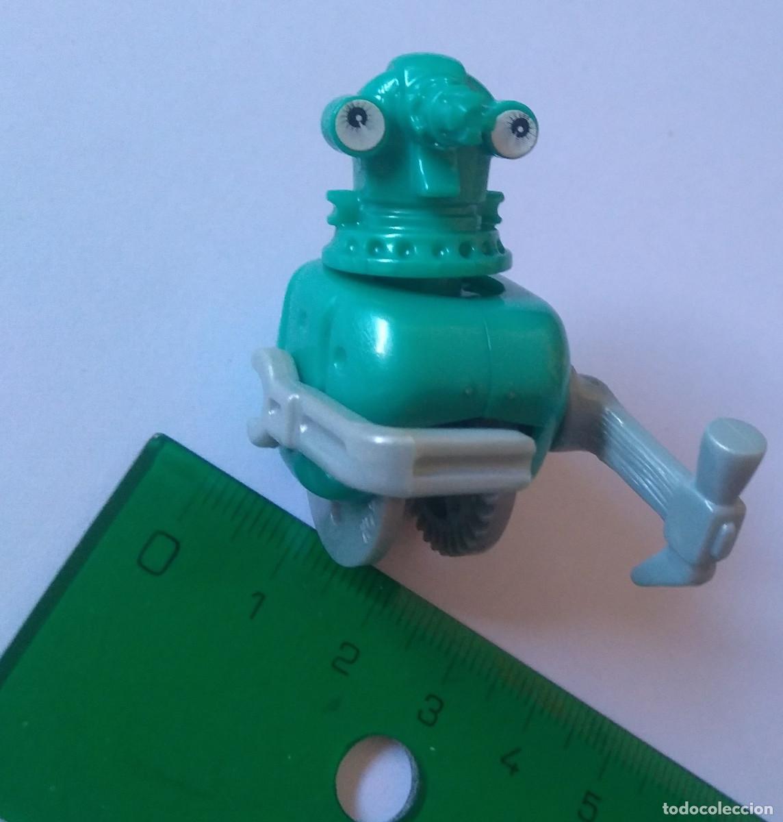Figuras de goma Kinder: kinder robot herramientas androide android mu&ntilde;eco robotico k02 42 - Foto 1
