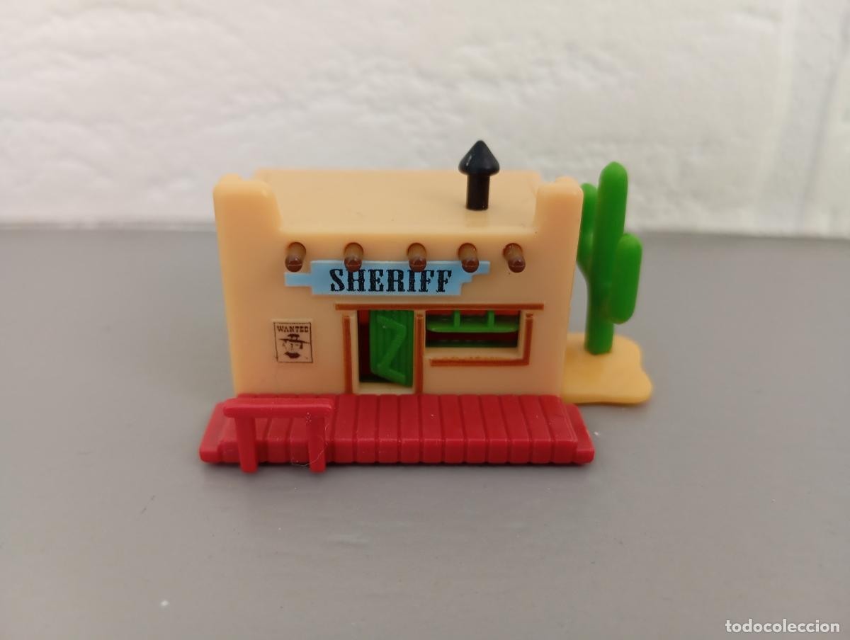 Figuras de goma Kinder: Figura Kinder Edificio Oeste 2002 - Foto 1