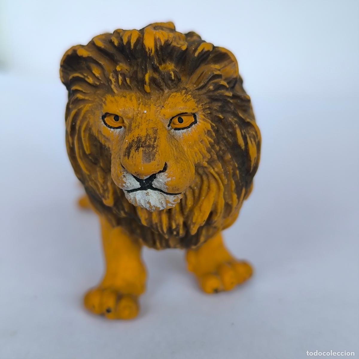 Figuras de goma y PVC: Antiguo Le&oacute;n Schleich - Foto 3