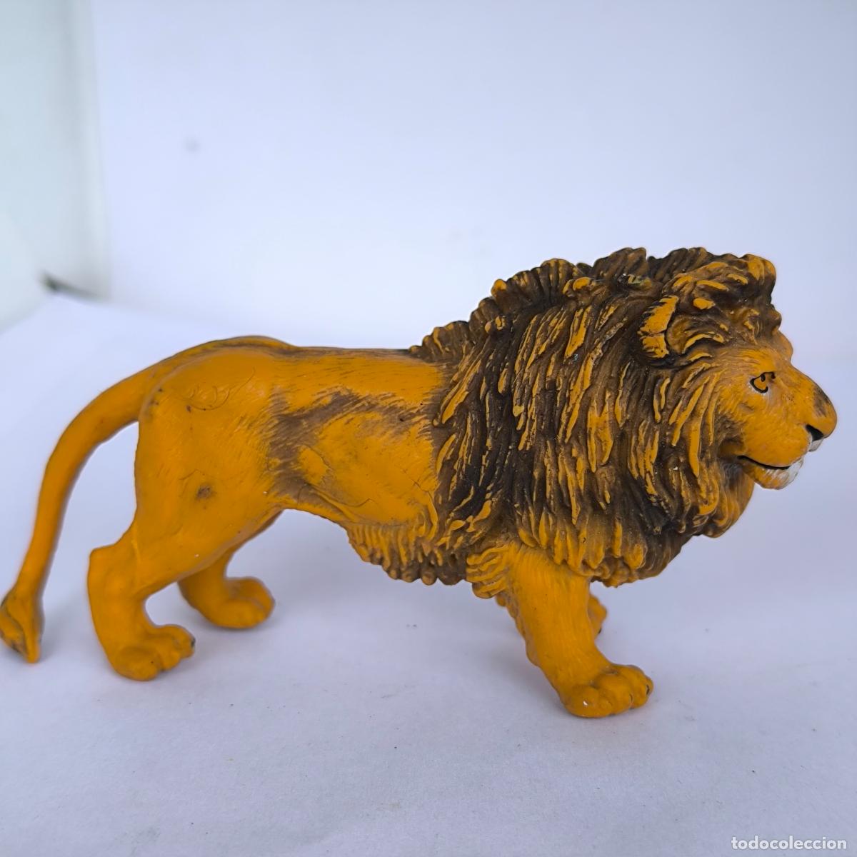 Figuras de goma y PVC: Antiguo Le&oacute;n Schleich - Foto 1