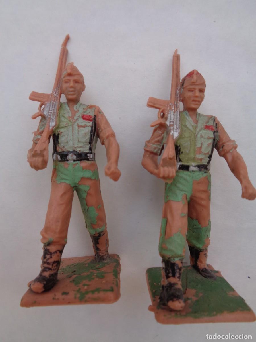 Figuras de Goma y PVC: LA LEGION : LOTE DE 2 FIGURAS DE MILITARES LEGIONARIOS DESFILANDO , CON CETME