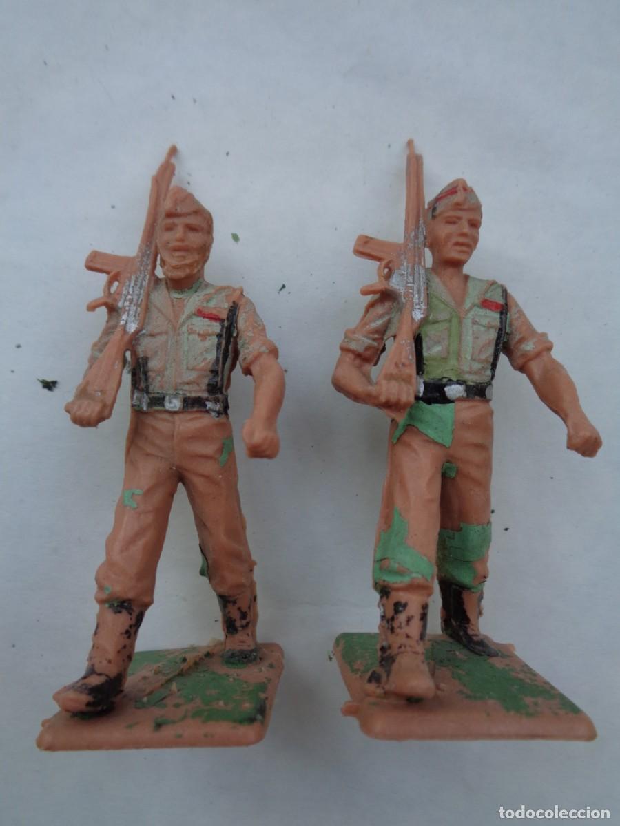 Figuras de goma y PVC: LA LEGION : LOTE DE 2 FIGURAS DE MILITARES LEGIONARIOS DESFILANDO , CON CETME