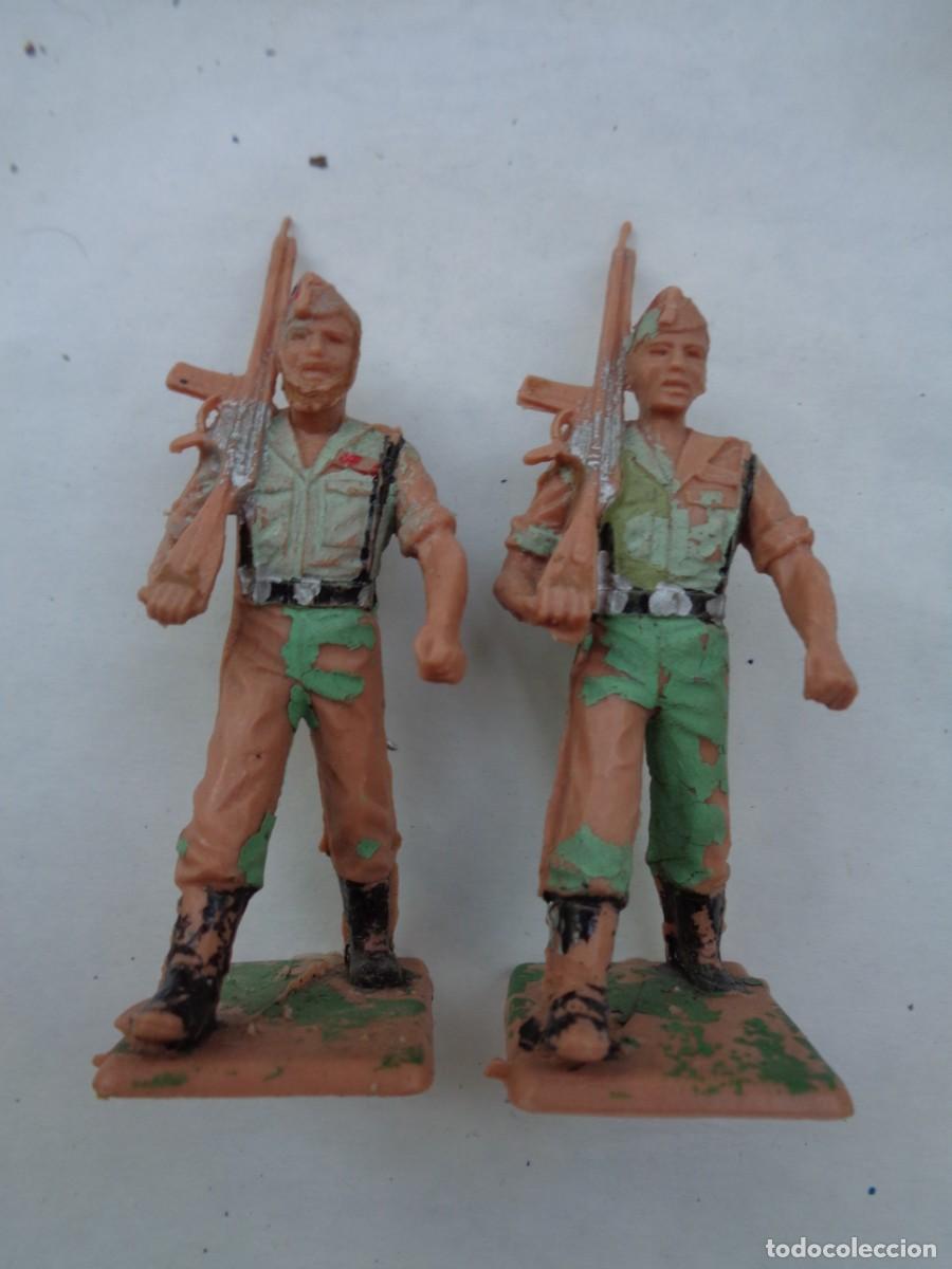 Figuras de goma y PVC: LOTE DE 2 ANTIGUAS FIGURAS DE PLASTICO DEL EJERCITO ESPA&Ntilde;OL : LA LEGION