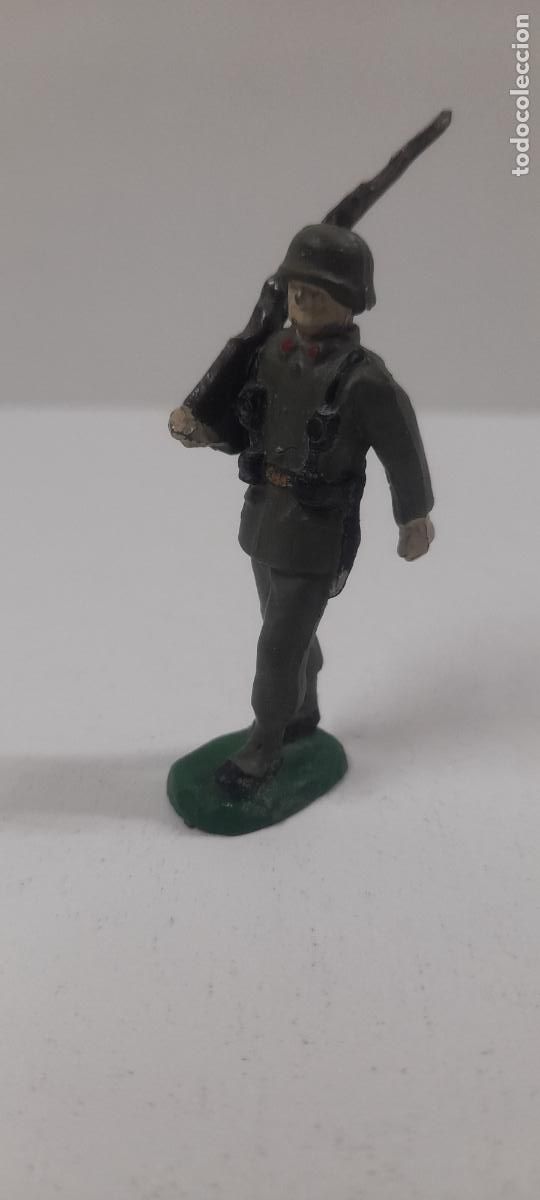 Figuras de Goma y PVC: SOLDADO DE LA INFANTERIA ESPA&Ntilde;OLA - DESFILE . REALIZADO POR ASTER . ORIGINAL A&Ntilde;OS 50 EN GOMA