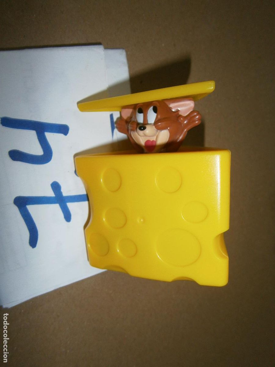 Figuras de Borracha e PVC: FIGURA DE DIBUJOS ANIMADOS - RATON EN EL QUESO