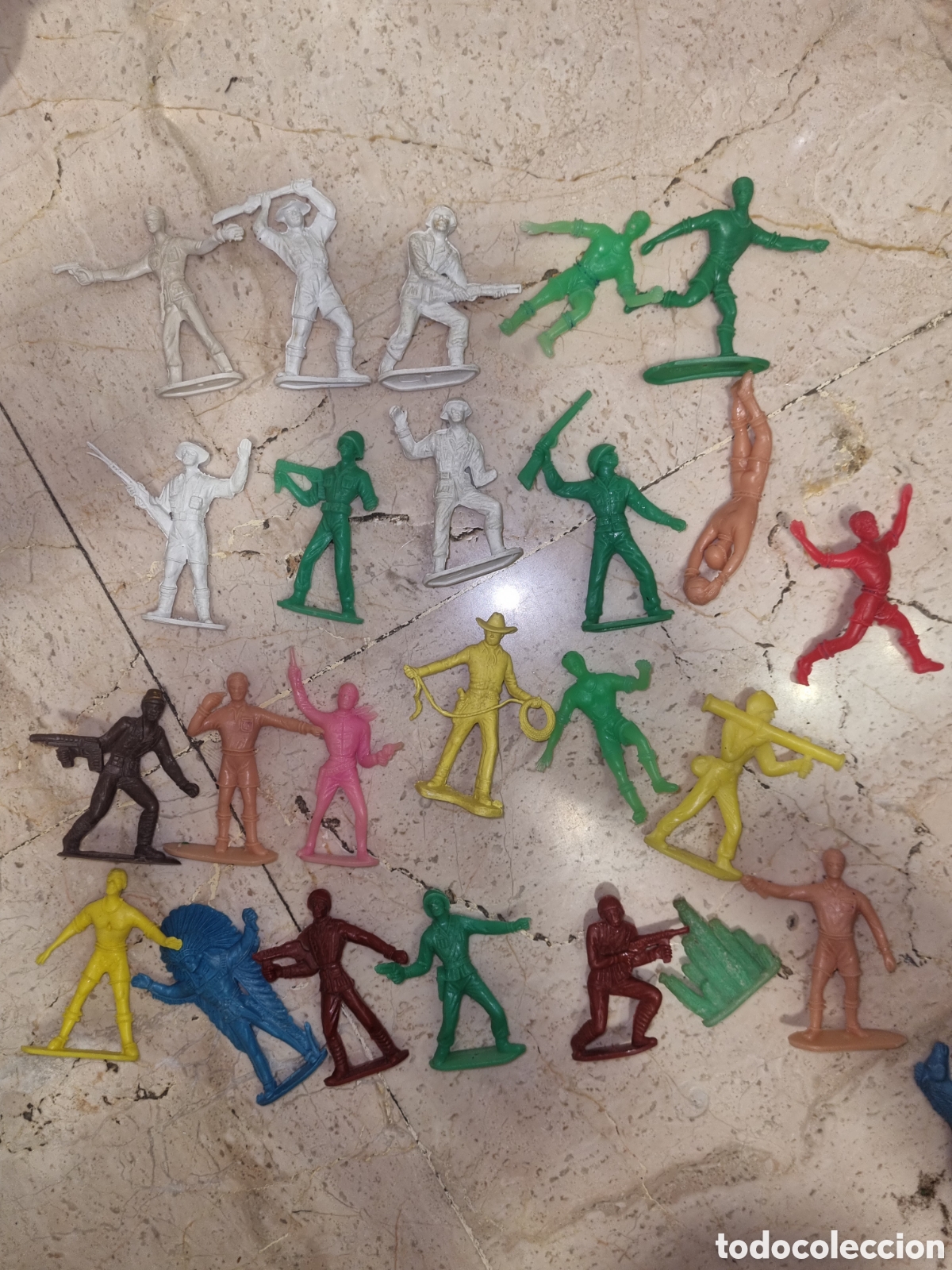 Figuras de goma y PVC: Lote dw i dios y vaqueros comansi - Foto 1
