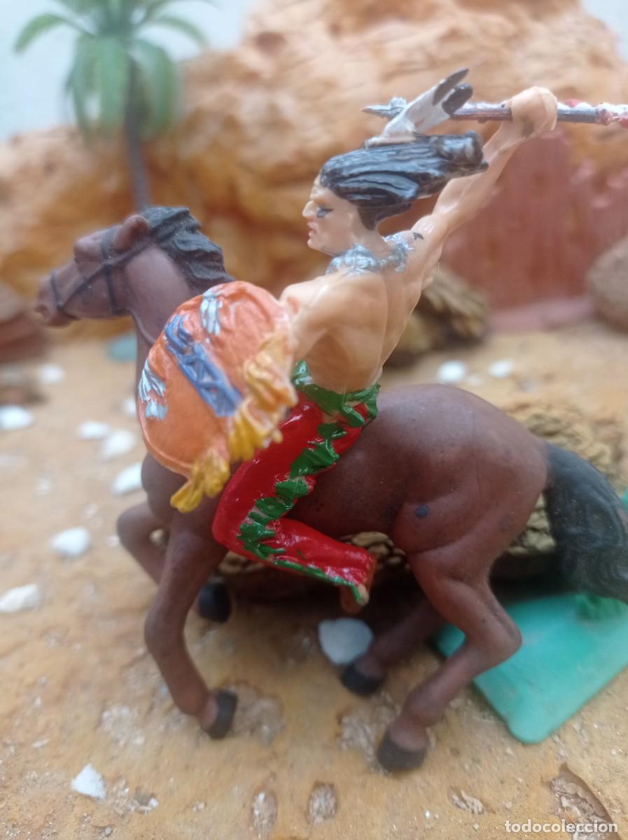 Figuras de goma y PVC: Indio y caballo de elastolin - Foto 2