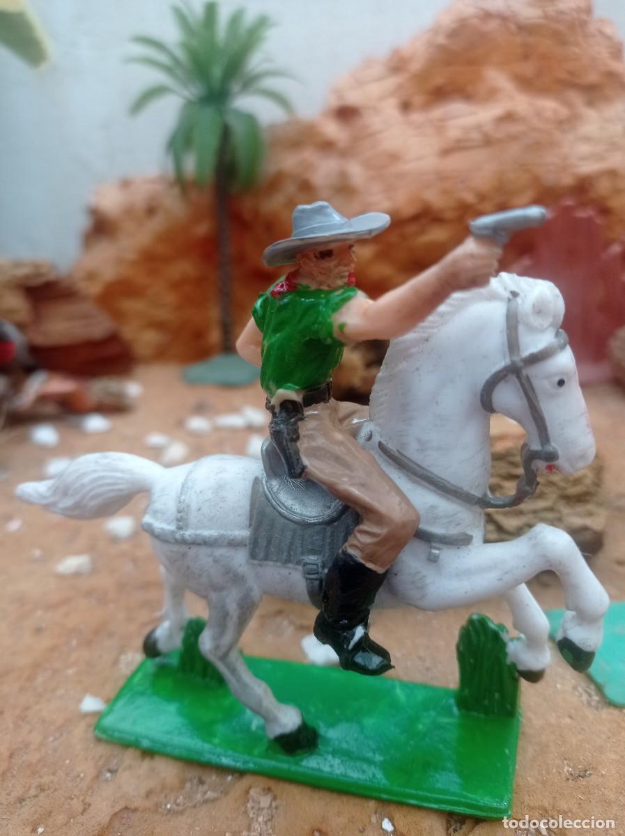 Figuras de goma y PVC: Vaquero y caballo de elastolin - Foto 1