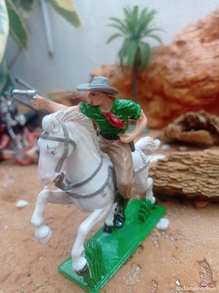 Figuras de goma y PVC: Vaquero y caballo de elastolin - Foto 2
