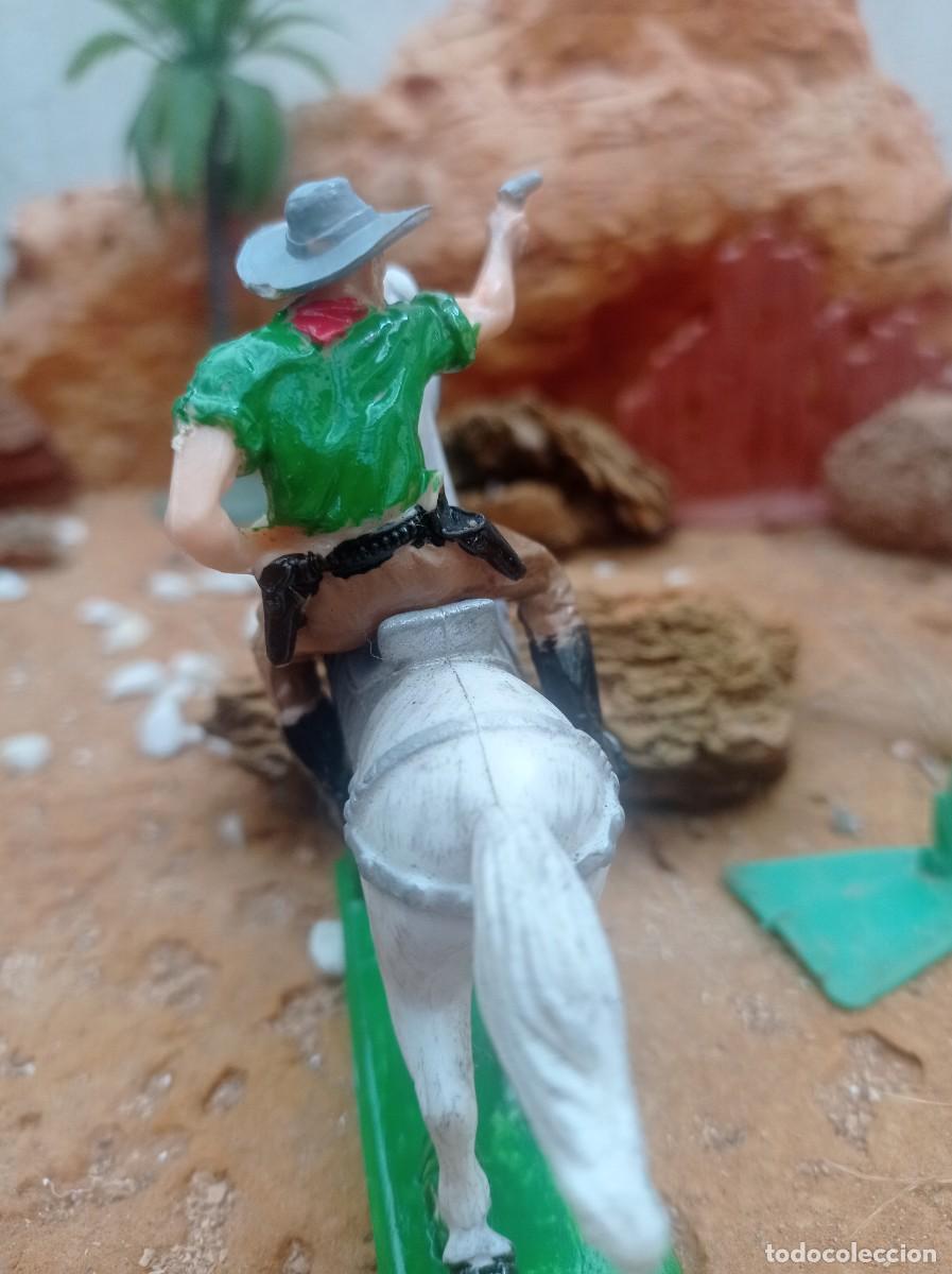 Figuras de goma y PVC: Vaquero y caballo de elastolin - Foto 3
