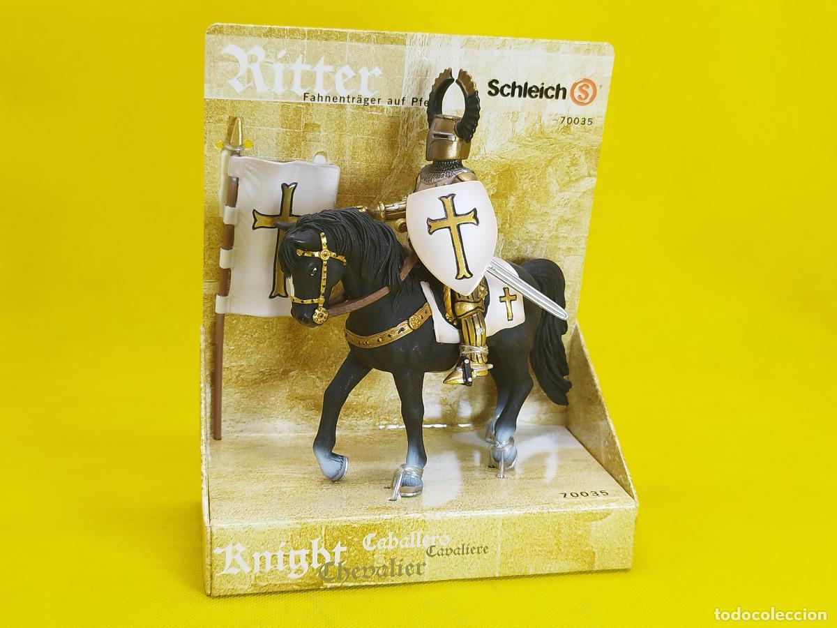 Figuras de goma y PVC: Schleich Abanderado Teut&oacute;n a caballo REF 70035 - Foto 1