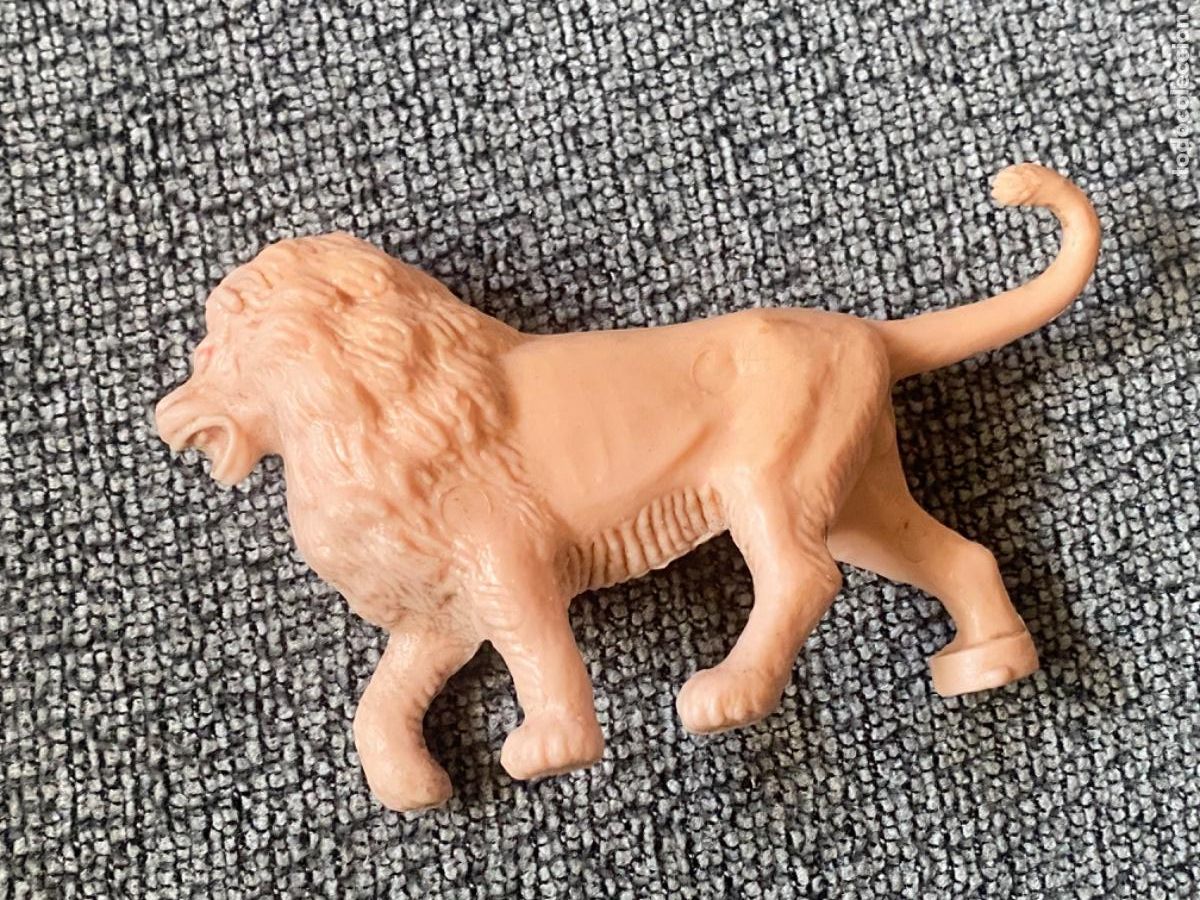 Figuras de goma y PVC: ANTIGUO LEON ANIMALES PVC - Foto 1