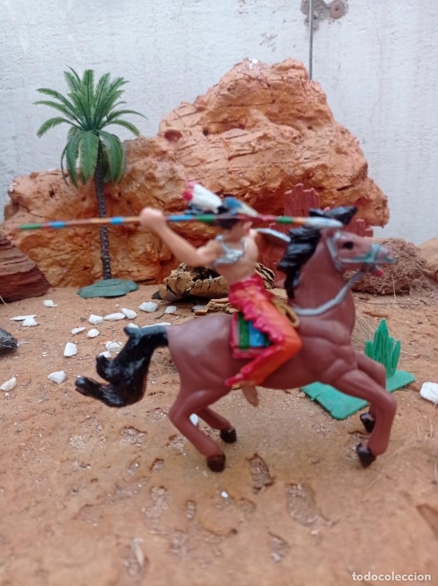 Figuras de goma y PVC: Indio mano amarilla con caballo de elastolin - Foto 1