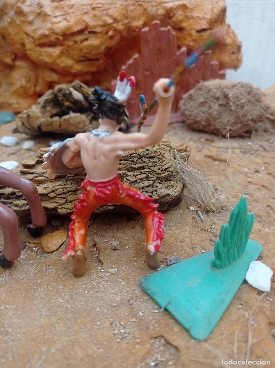 Figuras de goma y PVC: Indio mano amarilla con caballo de elastolin - Foto 4
