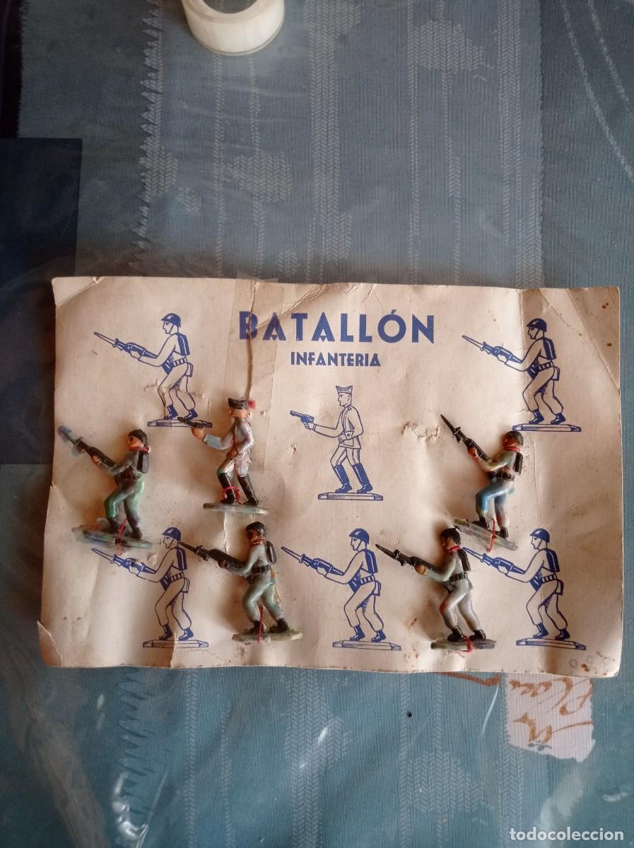 Figuras de Goma y PVC: Antiguo Bl&iacute;ster Batall&oacute;n de infanter&iacute;a con 5 soldados de pvc