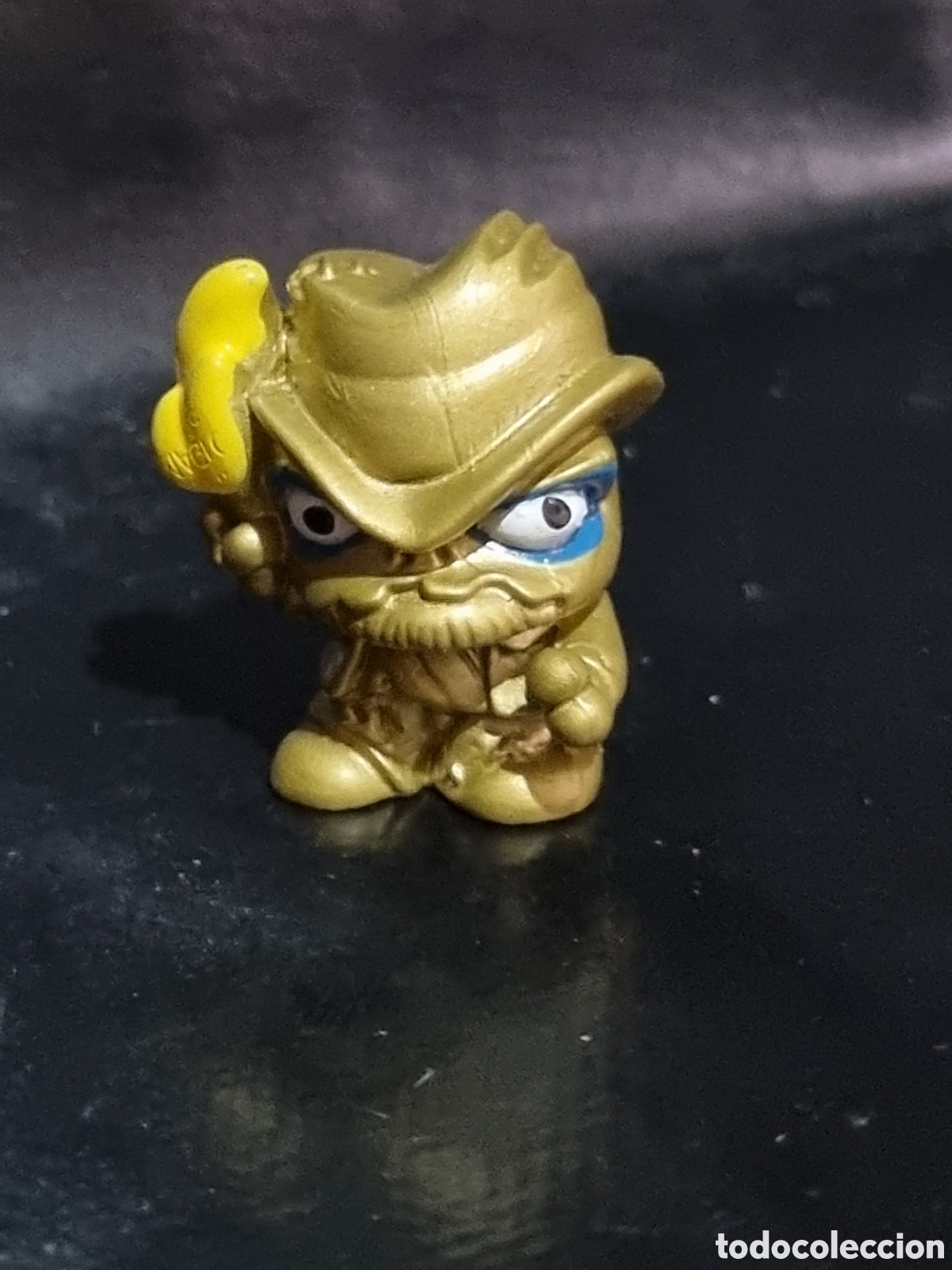 Figurines en Caoutchouc et PVC: FIGURA DE GOMA ZOMLING DORADO