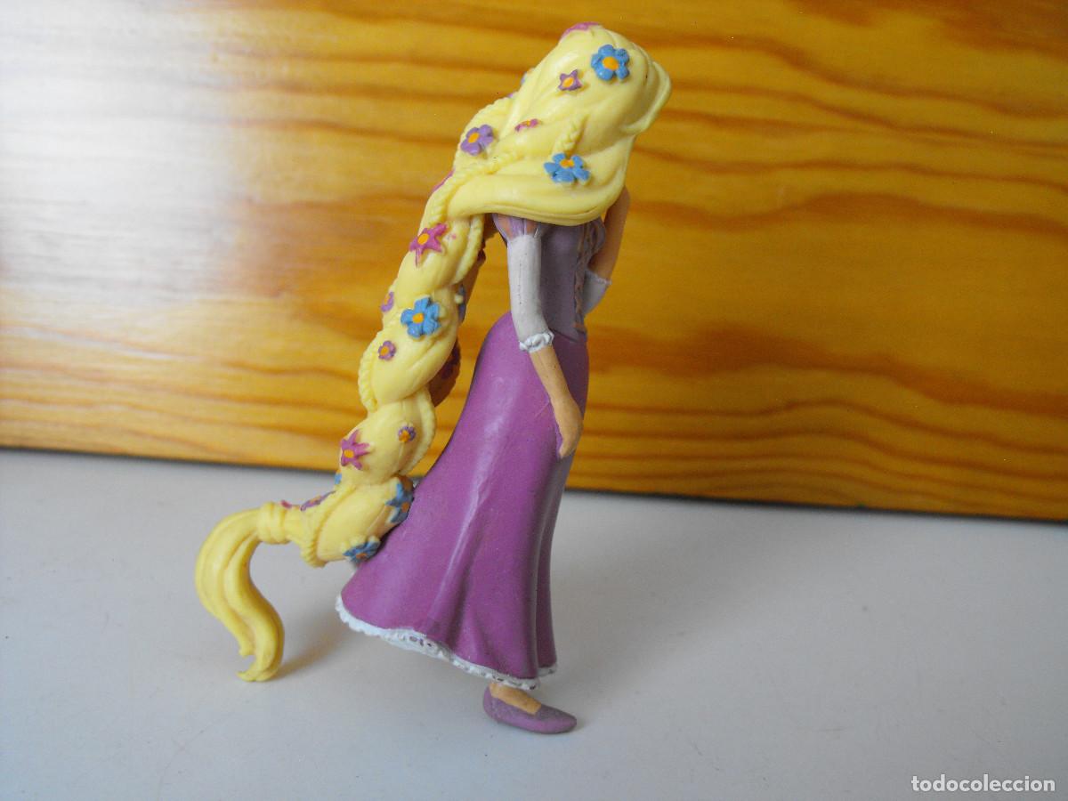 Figuras de goma y PVC: Figura de princesa. Disney BULLYLAND. - Foto 2
