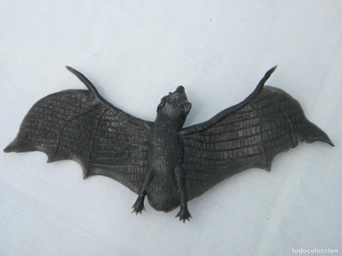 Figuras de Goma y PVC: Antigua figura Cr&iacute;a de Murci&eacute;lago de silicona blanda