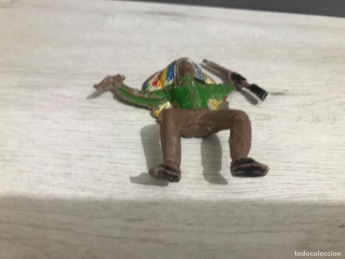 Figuras de goma y PVC: Lote de 3 indios realizados en plastico - Foto 4