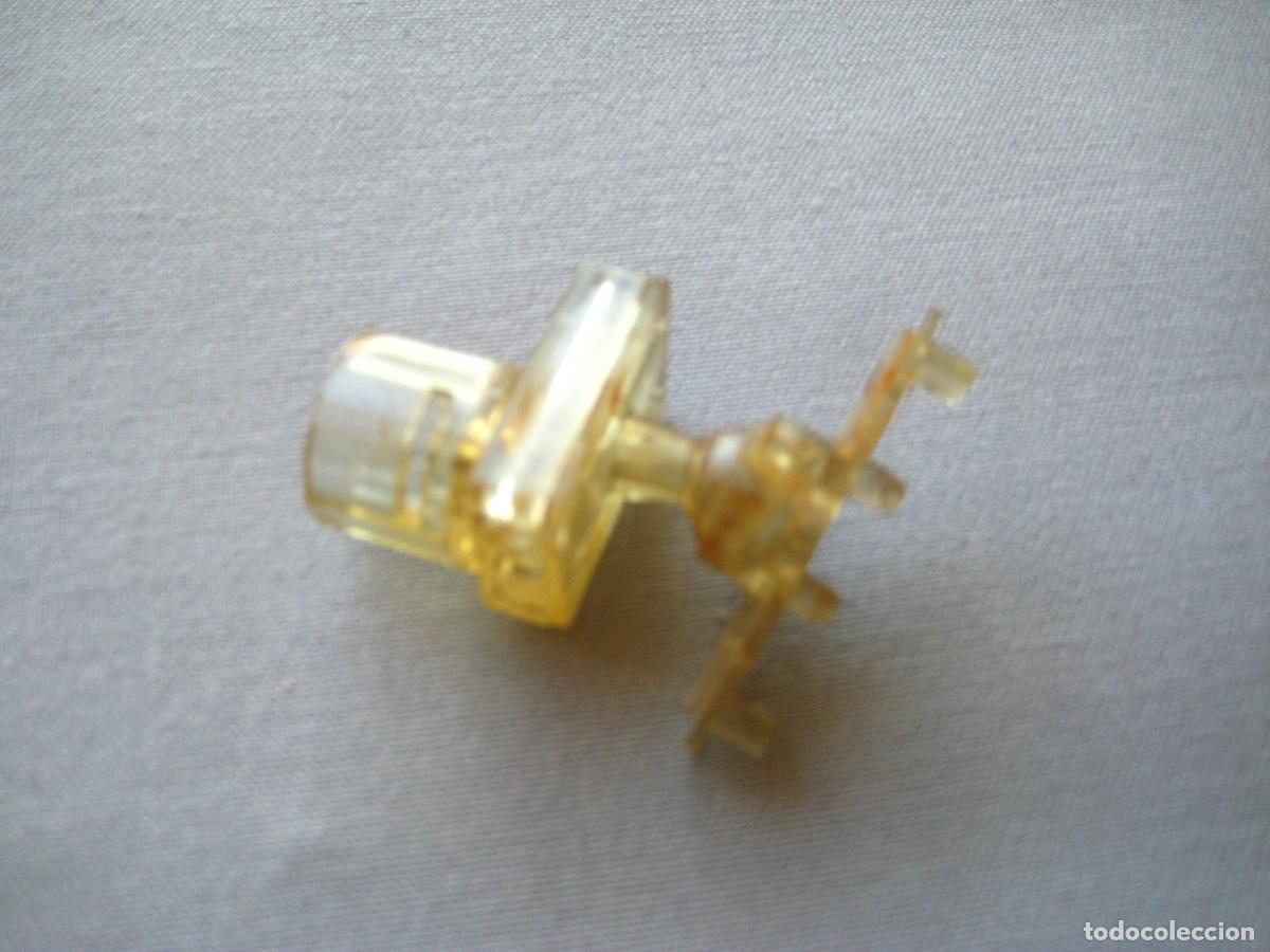 Figuras de goma y PVC: SOPORTE MOVIL DE PL&Aacute;STICO O ALG&Uacute;N JUGUETE DE LOS A&Ntilde;OS 60 O 70