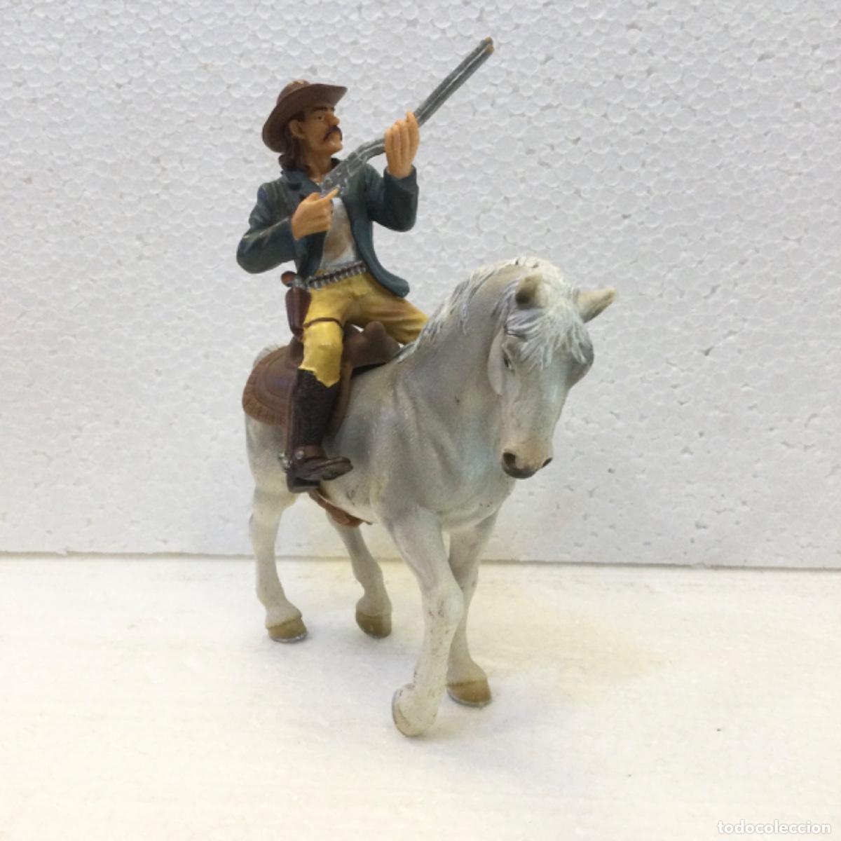 Rubber and PVC Figures: Vaquero a caballo. Goma.