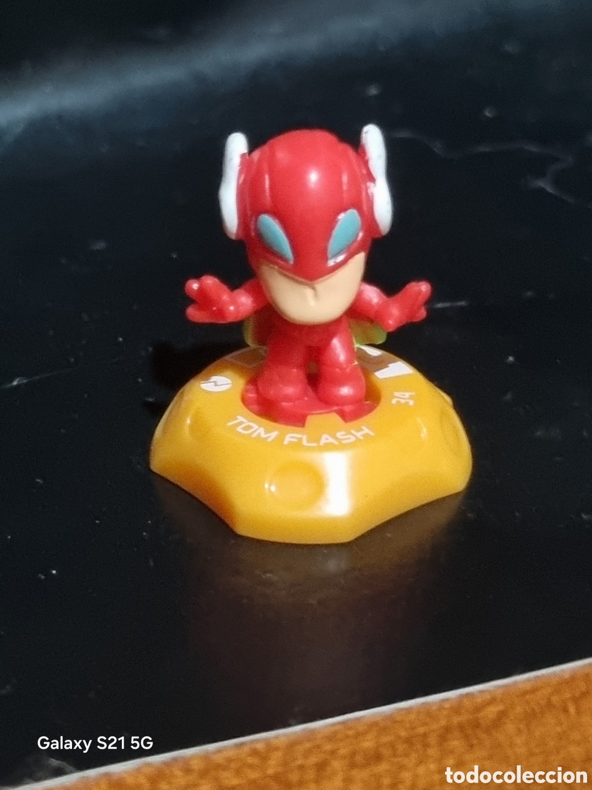 Figuras de goma y PVC: FIGURA KOBOTS TOM FLASH - Foto 1