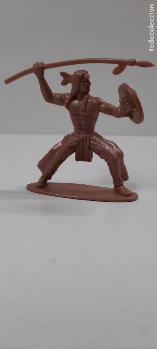 Figure di Gomma e PVC: GUERRERO INDIO CON LANZA Y ESCUDO . REALIZADO EN GOMA O MATERIAL SIMILAR . MEDIDA DE ALTURA 6 CM