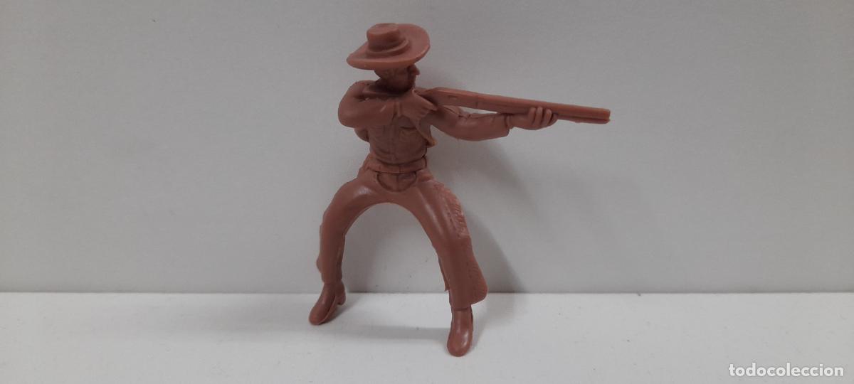 Figurines en Caoutchouc et PVC: VAQUERO PARA CABALLO CON RIFLE . REALIZADO EN GOMA O MATERIAL SIMILAR . MEDIDA DE ALTURA 6 CM