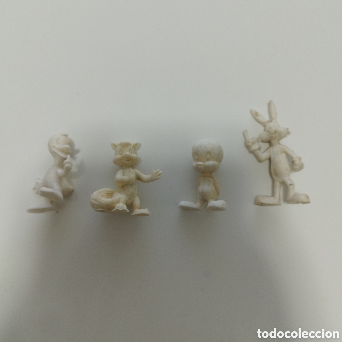 Gummi- und PVC-Figuren: LOTE 4 FIGURAS / DUNKIN / WARNER BROS / BLANCO / DARGAUD