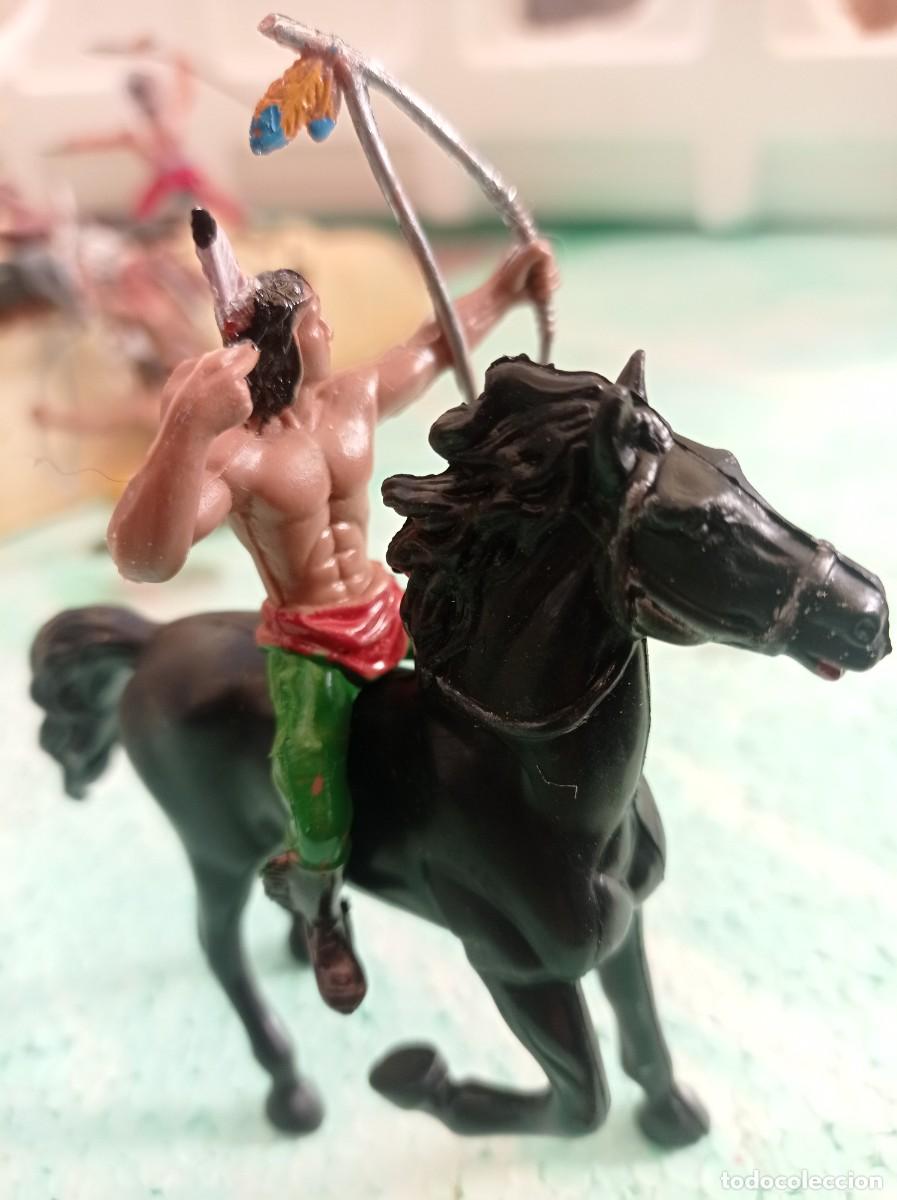 Figuras de goma y PVC: Indio de goma con caballo de comansi - Foto 2