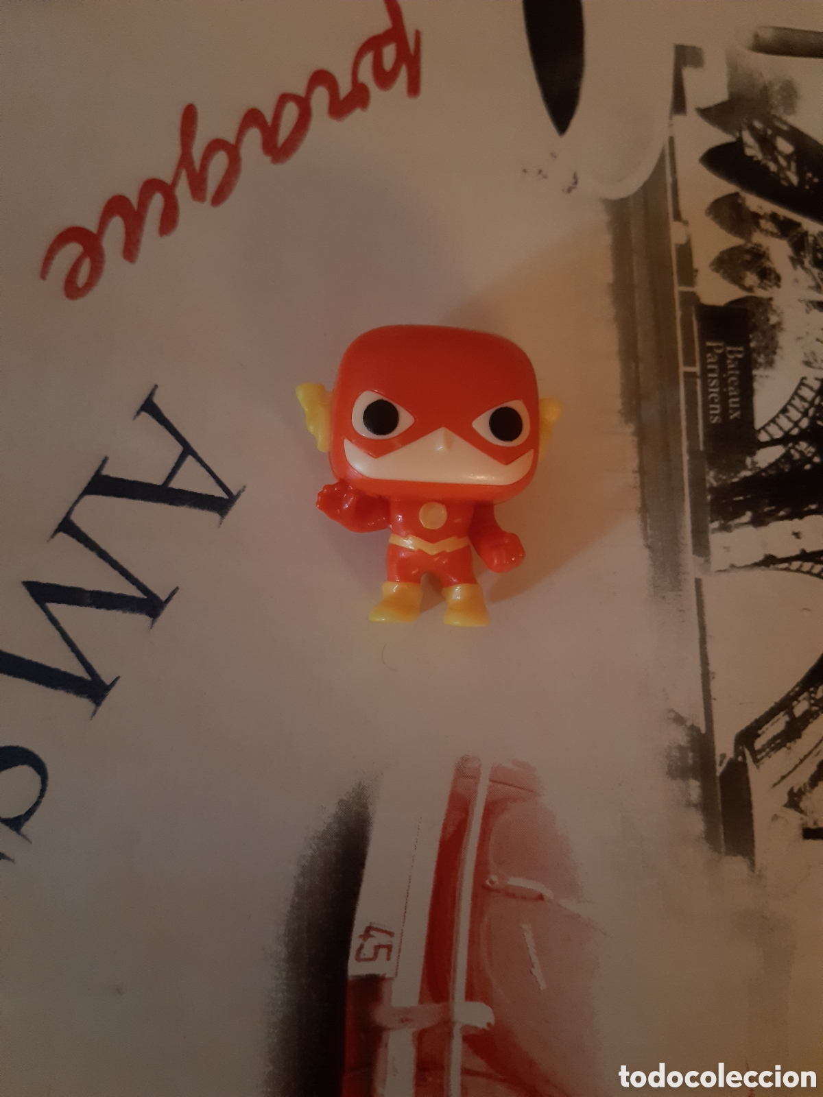Figuras de goma Kinder: Funko flash Kinder Joy Marvel Dc - Foto 1