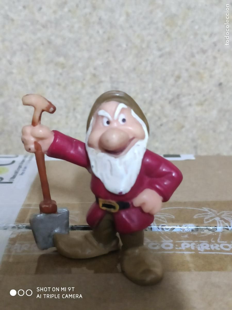 Figuras de goma y PVC: enano de blancanieves con pala bullyland - Foto 1