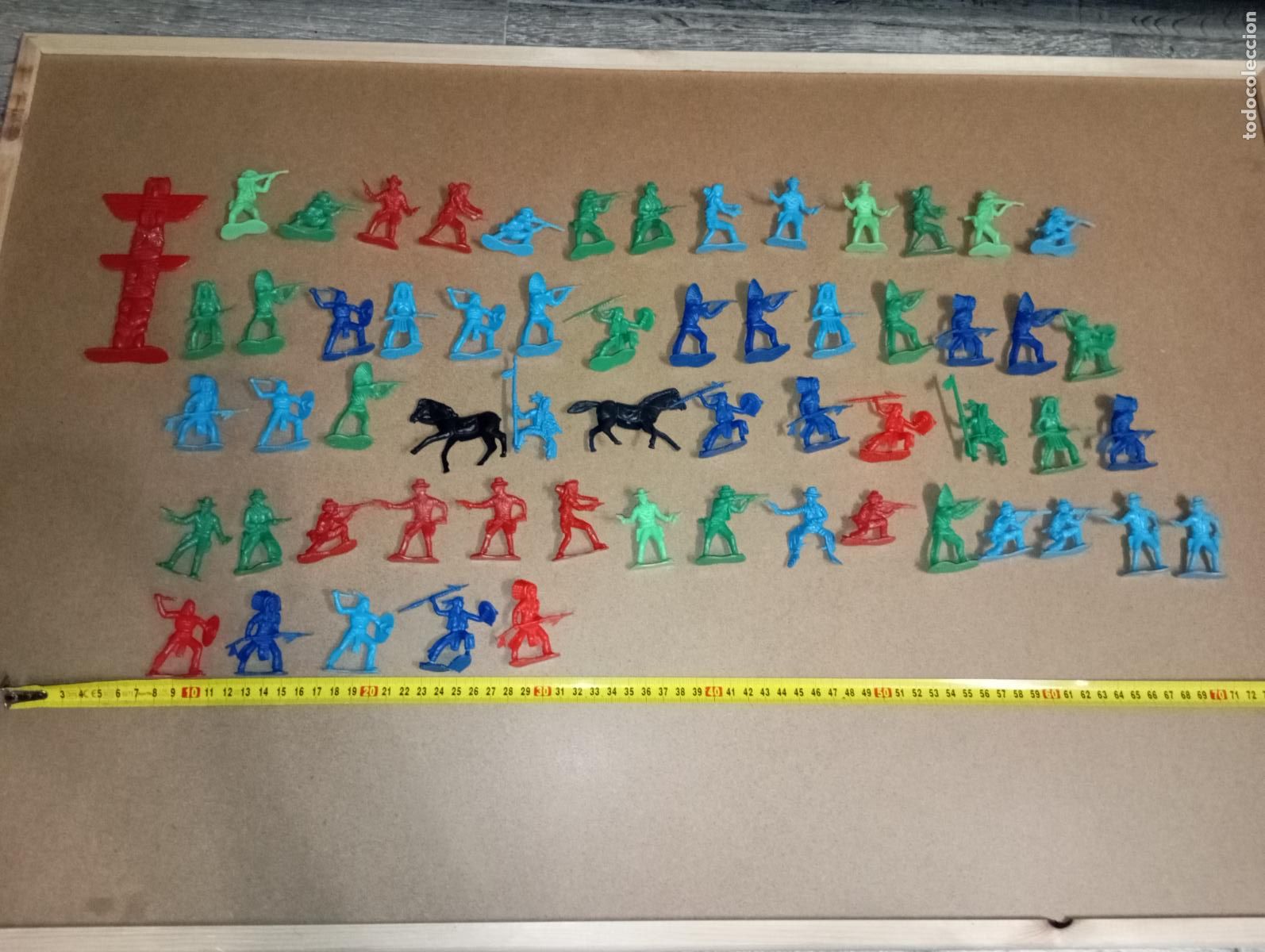 Figuras de goma y PVC: Lote de antiguos indios y vaqueros oeste Wester - Foto 1