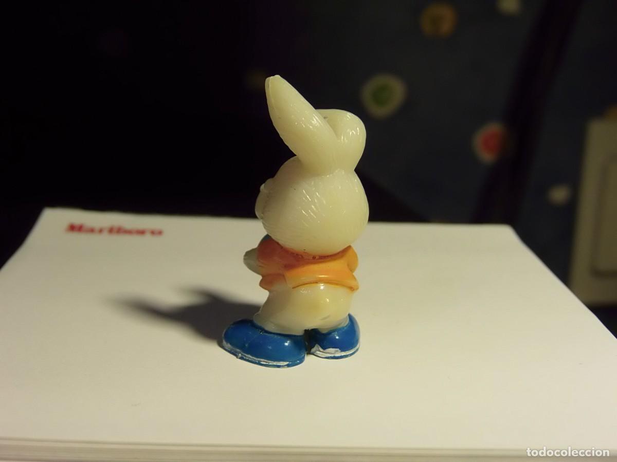 Figuras de goma Kinder: KINDER - CONEJITO CON PELOTA. - Foto 2