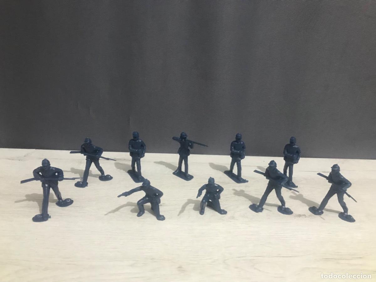 Rubber and PVC Figures: Lote de 10 figuras de pl&aacute;stico del ej&eacute;rcito chino