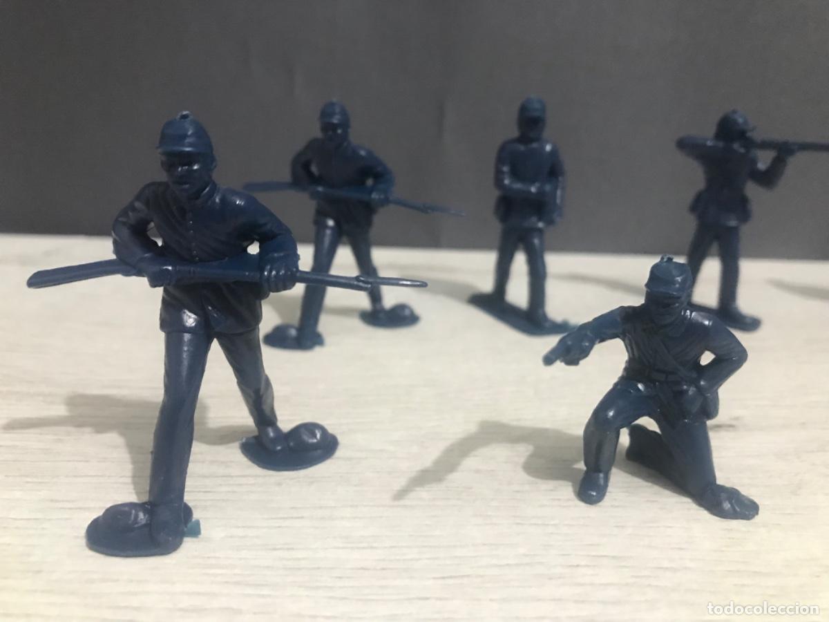 Figuras de goma y PVC: Lote de 10 figuras de pl&aacute;stico del ej&eacute;rcito chino - Foto 2