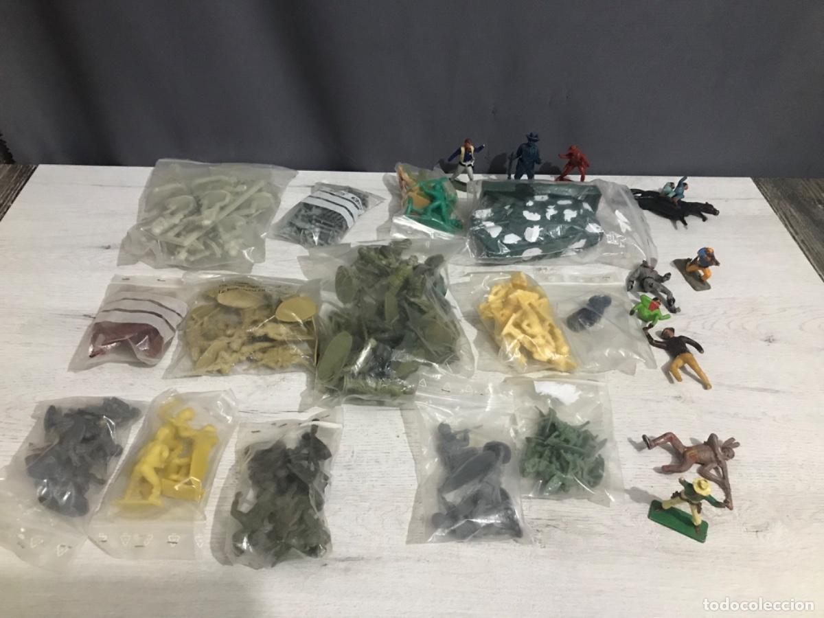 Gummi- und PVC-Figuren: Enorme lote con bolsas de soldados variados