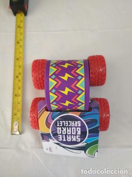 Figuras de goma y PVC: 1 Skateboard Bracelet - ROJO - COMANSI - Foto 2